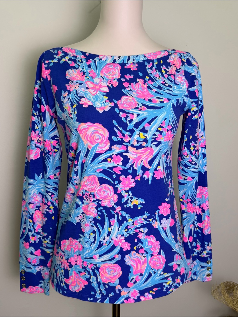 Lilly Pulitzer Sugartown Blue Floral Knit Top Size S Button Cuff Boat Neck - Picture 1 of 8